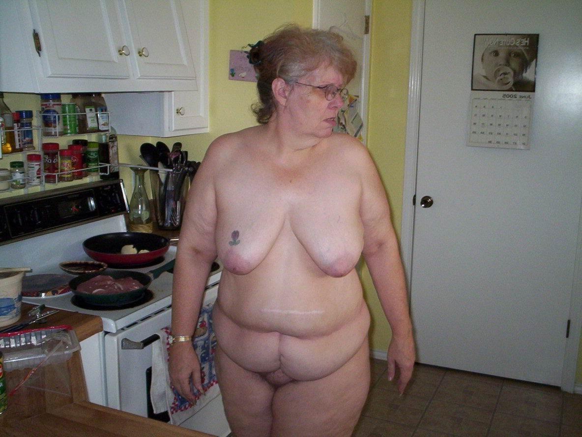 16P old amateur grannies posing and in action