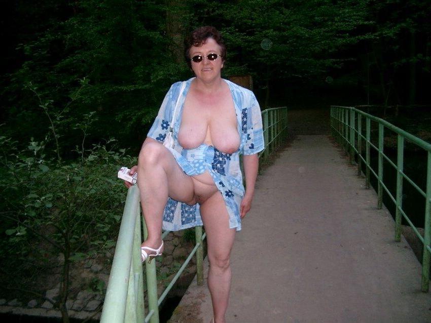 16P old amateur grannies posing and in action