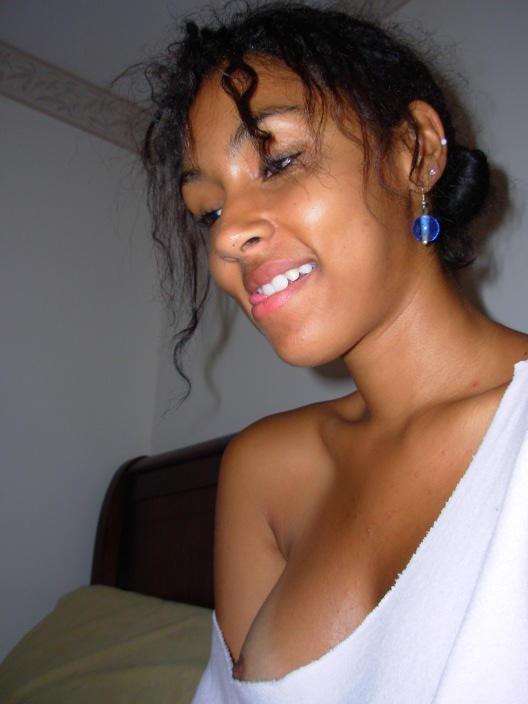 16P Cute black girlfriends posing and sucking
