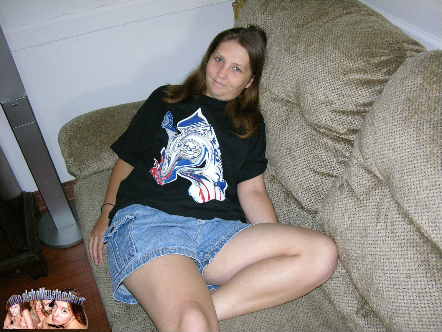 10P Year Old Amateur Farm Girl Spreading Hairy Bush Apart