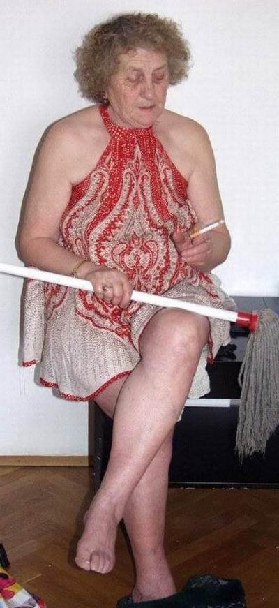 15P old amateur grannies posing and in action
