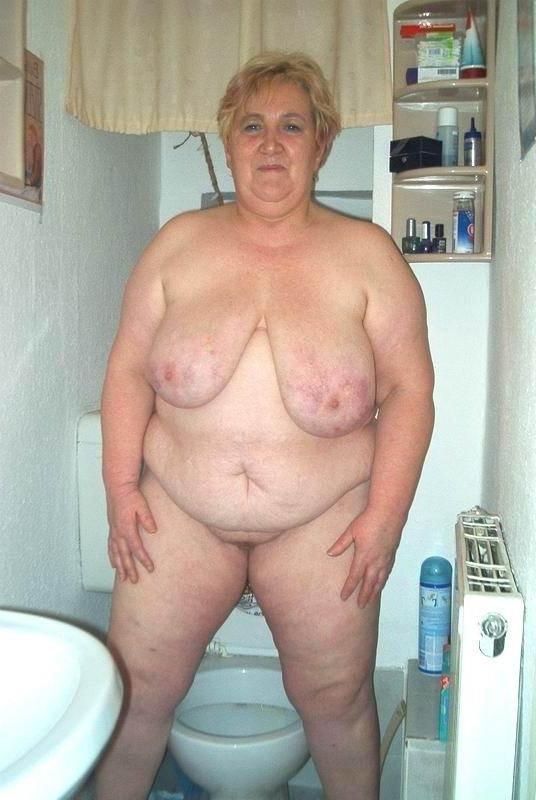 15P old amateur grannies posing and in action