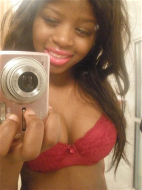 15P Busty black teen taking sexy selfshots of herself