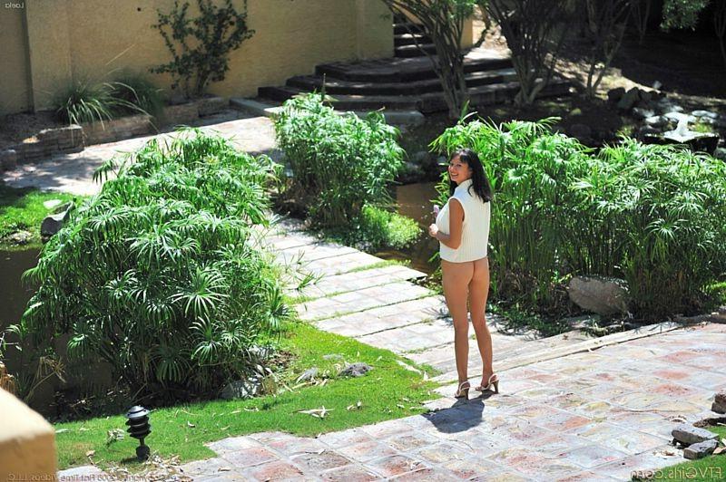 15P Masturbating to milky orgasm in public resort area with vibrator