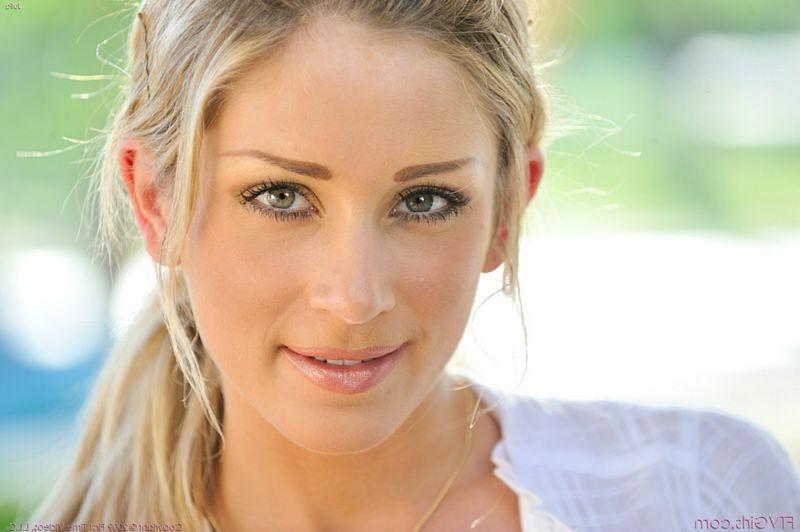 15P Lovely swedish blonde exposes her statuesque nude body
