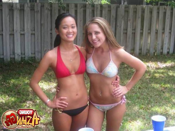 15P Asian girlfriends posing for cell phone pics