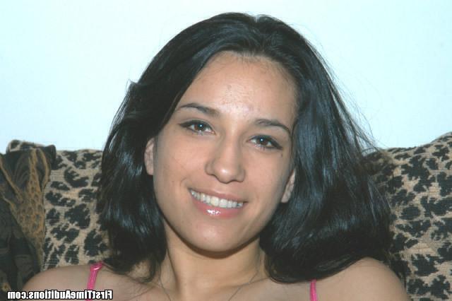 12P 12 pics and 1 movie of Shelly from First Time Auditions