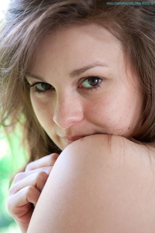16P Girl shows her unshaved pussy