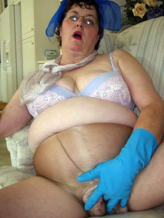 11P very old grannies showing off their goodies