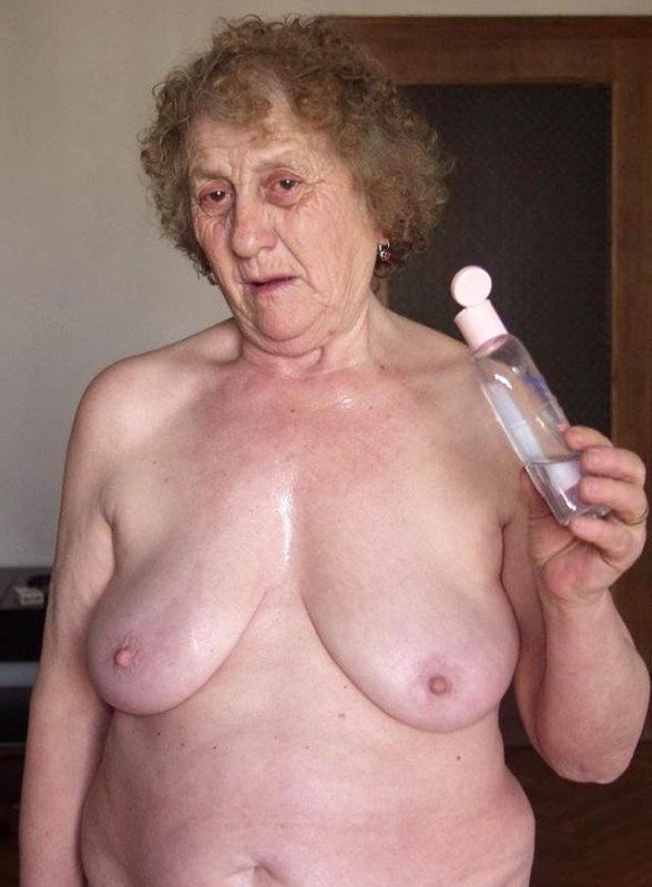 11P very old grannies showing off their goodies