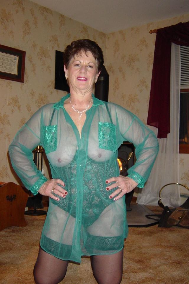 14P very old amateur grannies posing and in action