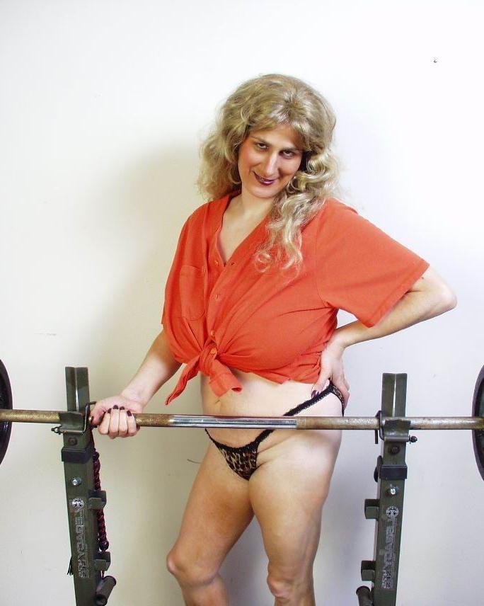 14P natural huge tits granny showing pink