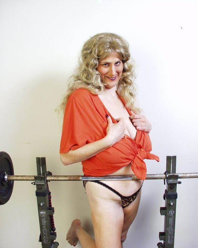 14P natural huge tits granny showing pink
