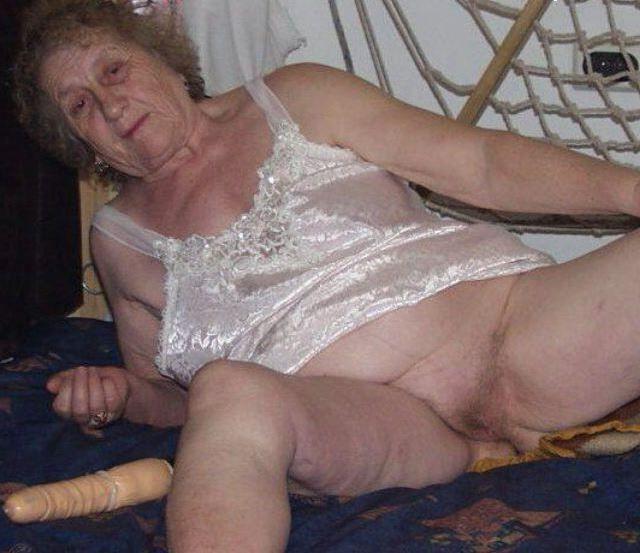 15P very old grannies posing and in action