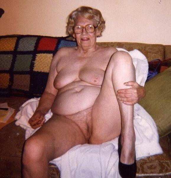 14P old grannies showing off their goodies
