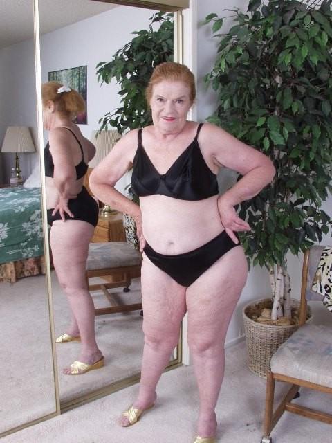14P very old granny playing with her pussy