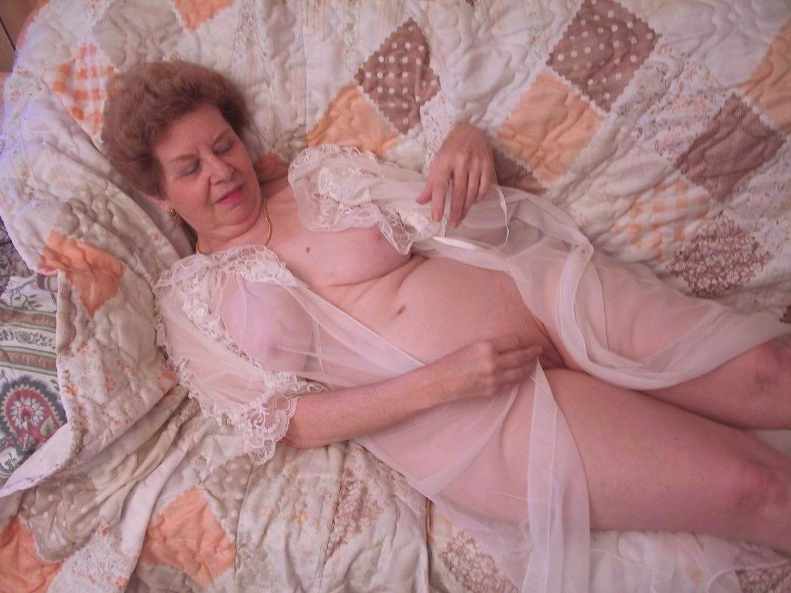 15P very old granny playing with her pussy