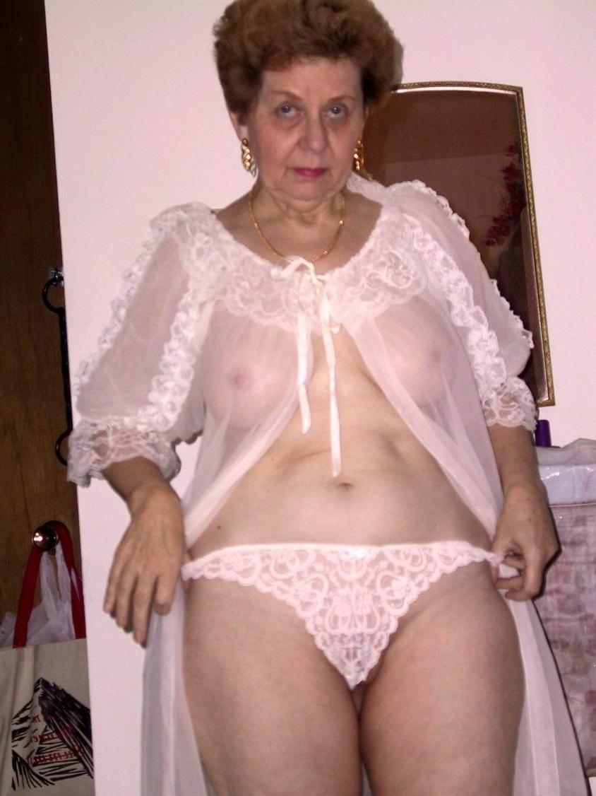 14P very old granny seducing and posing