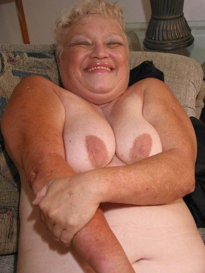 16P Amateur granny showing off