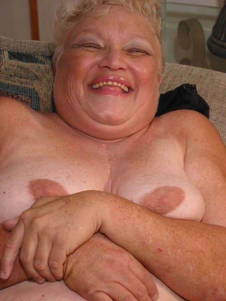 16P Amateur granny showing off