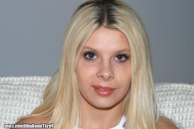 12P 12 pics and 1 movie of Kinzy from First Time Auditions