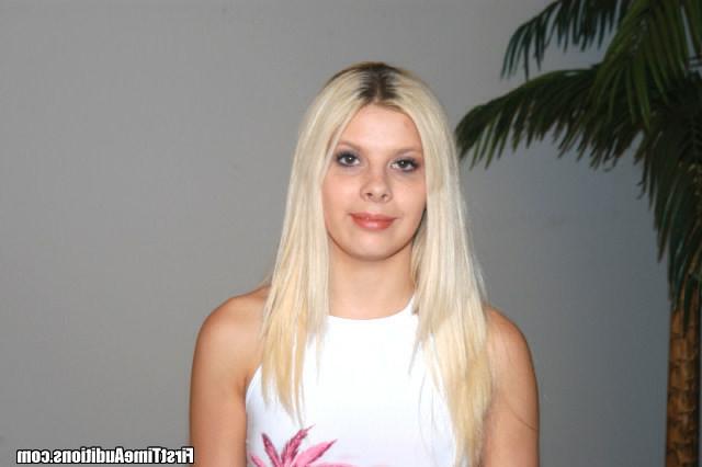 12P 12 pics and 1 movie of Kinzy from First Time Auditions