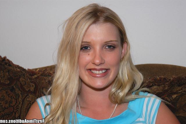 12P 12 pics and 1 movie of Elizibeth from First Time Auditions