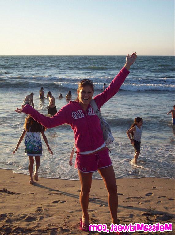 15P Melissa Midwest pictures from her personal vacation
