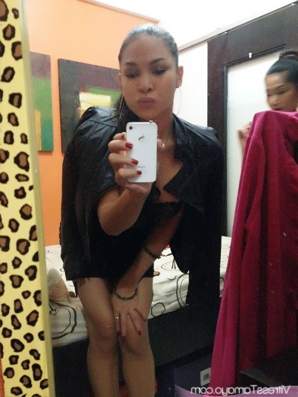 14P Ladyboy amateur selfies