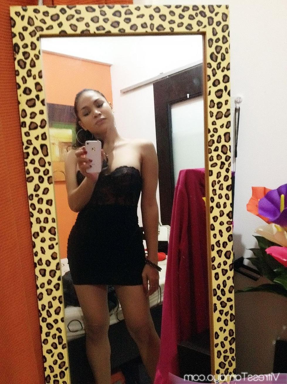 14P Ladyboy amateur selfies