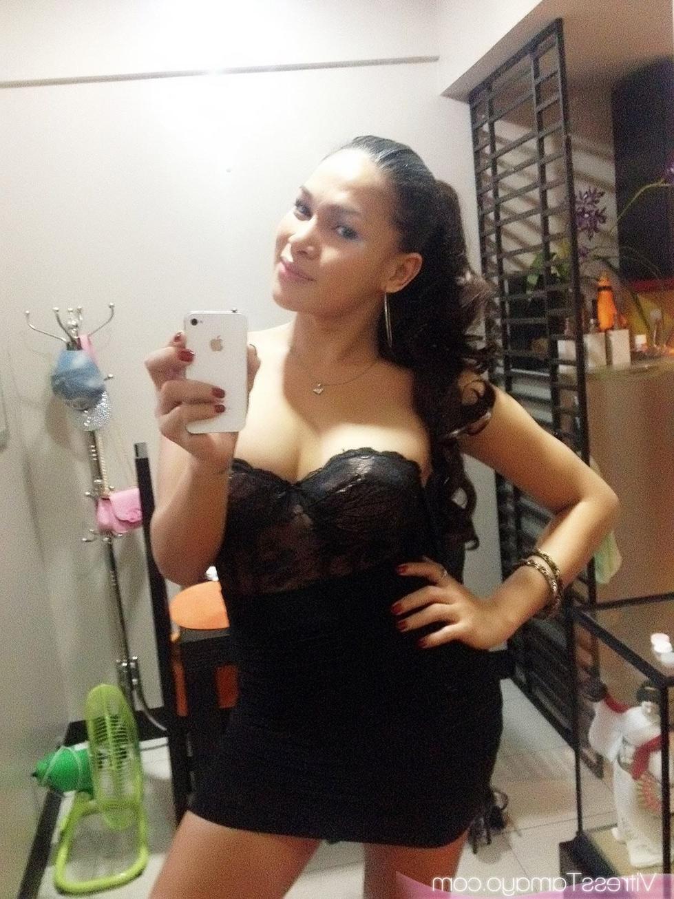 14P Ladyboy amateur selfies