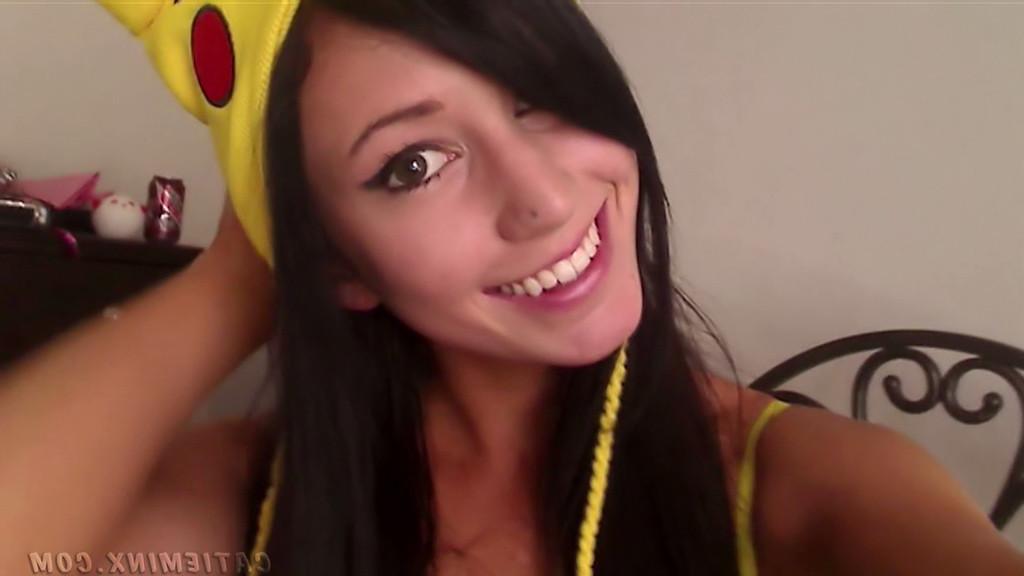 15P Cute teen girl shows her pussy