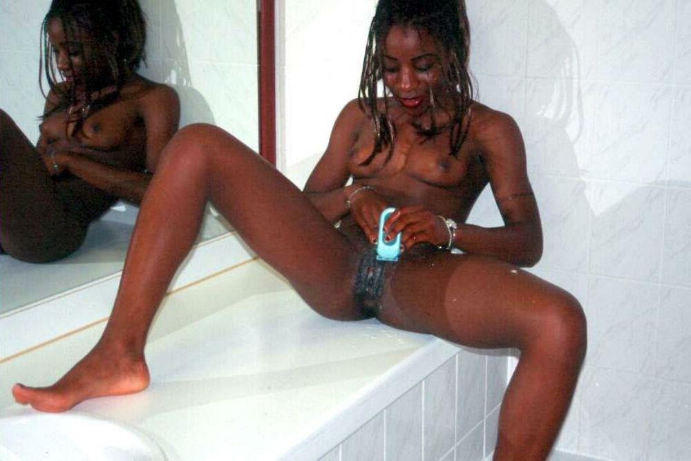 15P Black teen girlfriends posing and naked
