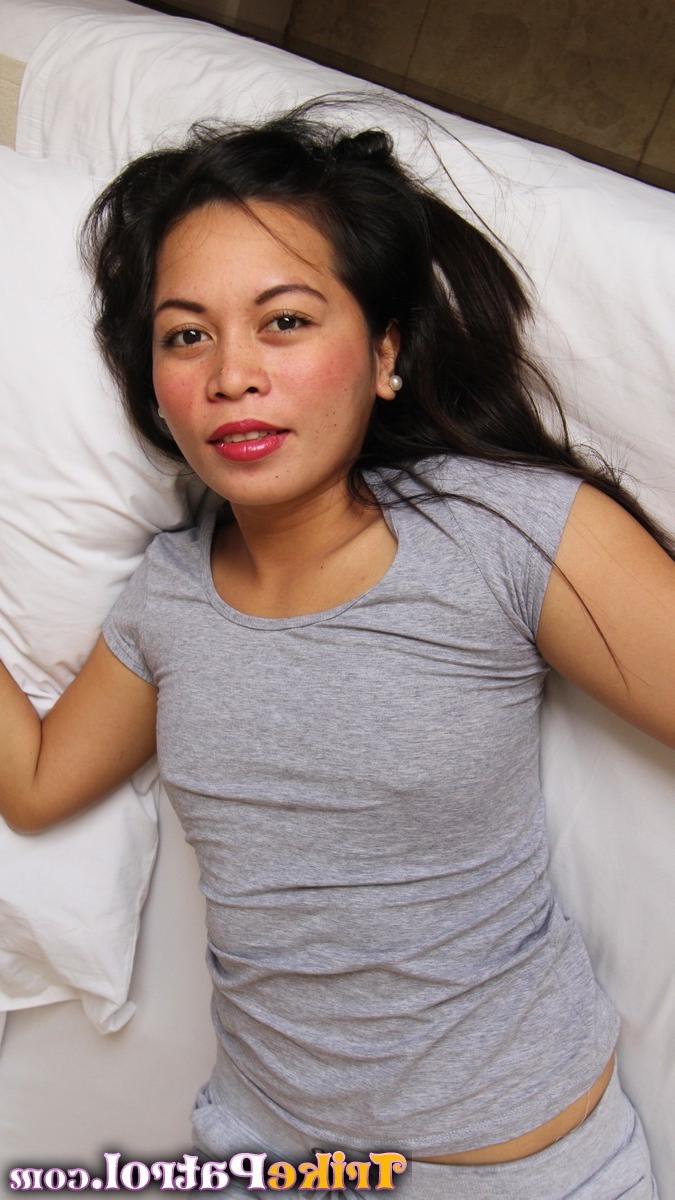 15P Filipina  girl with perfect pussy strips nude to reveal it