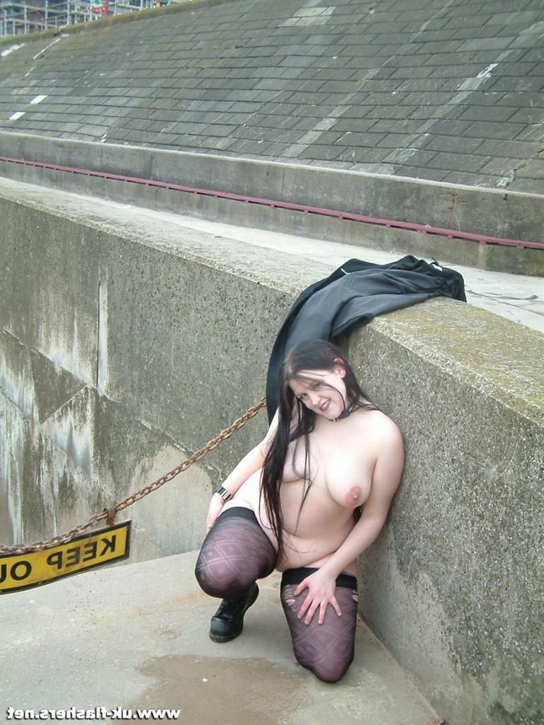 16P Cute and chubby exhibitionist gets nude in public