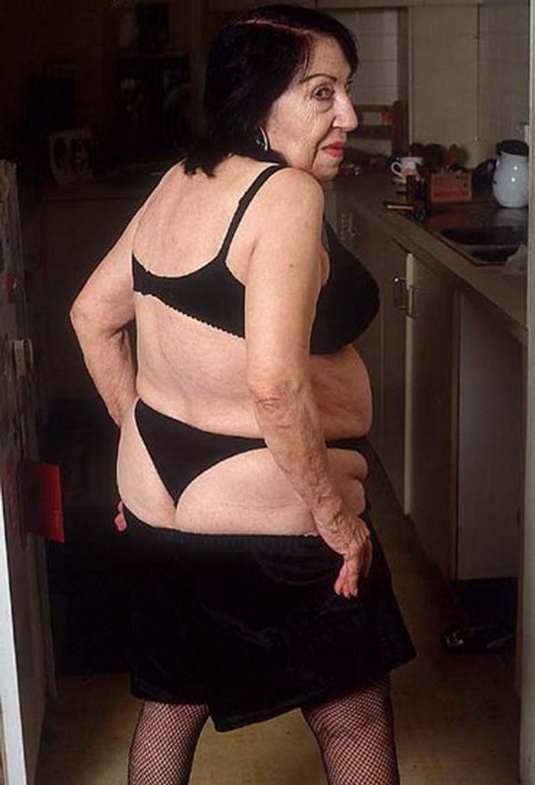 15P Kinky amateur granny showing off