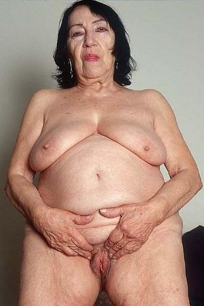 15P Kinky amateur granny showing off