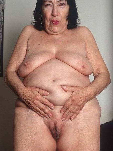 15P Kinky amateur granny showing off