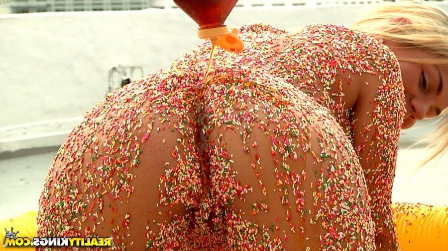 12P 12 pics and 1 movie of Delila from Money Talks
