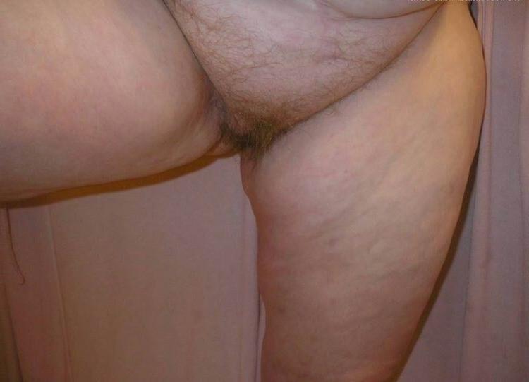 19P Kinky amateur grannies posing nude