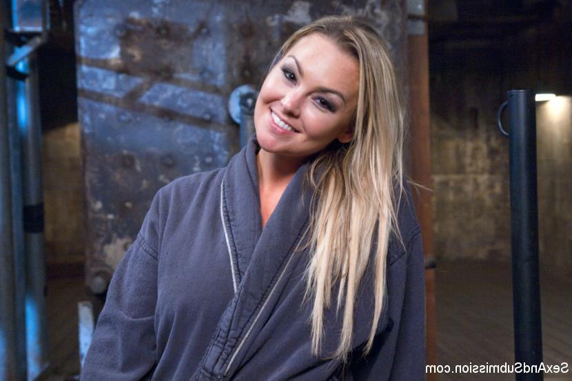 15P Abbey Brooks gets her pussy fucked real good