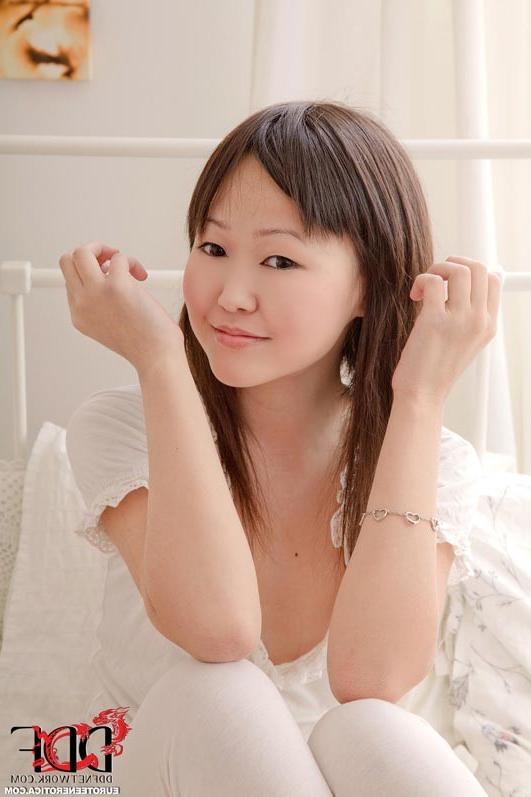 16P Aliona amateur asian cutie rubs her pussy to a juicy orgasm