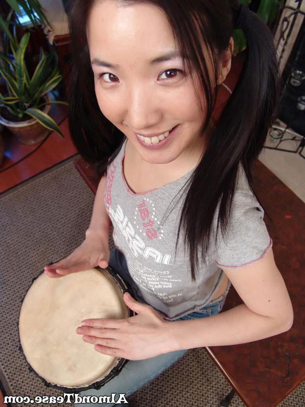 15P Asian amateur almond tease eats banana