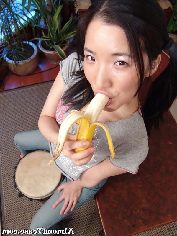 15P Asian amateur almond tease eats banana