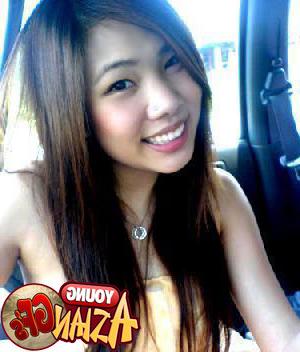 15P Asian girlfriends posing for phone pics