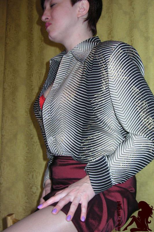 16P Julie in nylons