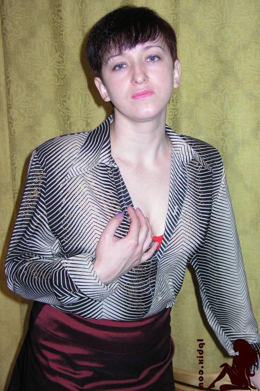 16P Julie in nylons