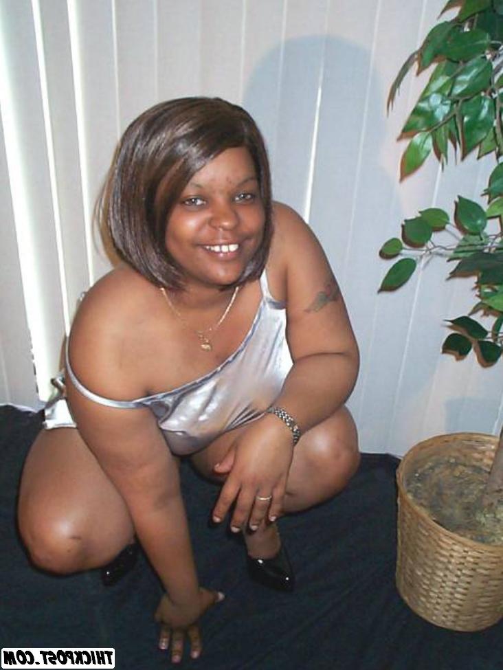 16P Thick ass busty black girl posing