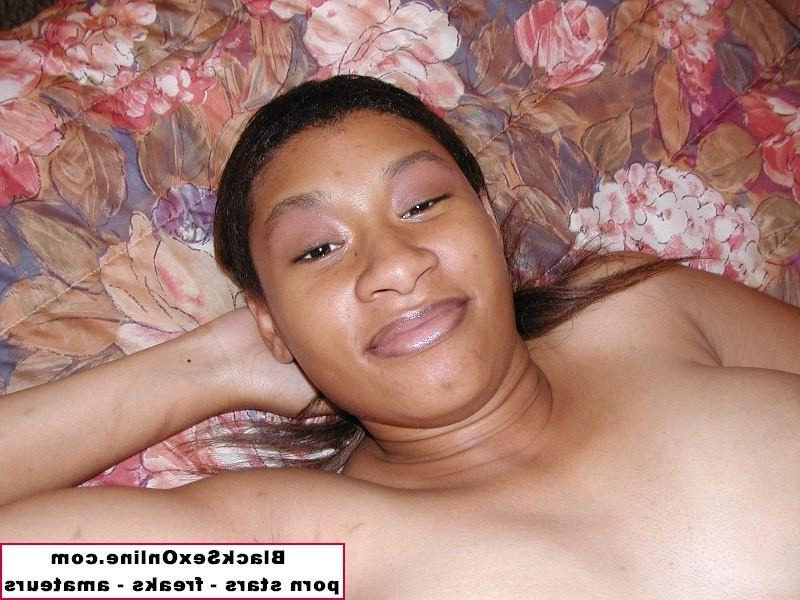 23P Pregnant black girl about to pop does a xxx photo shoot