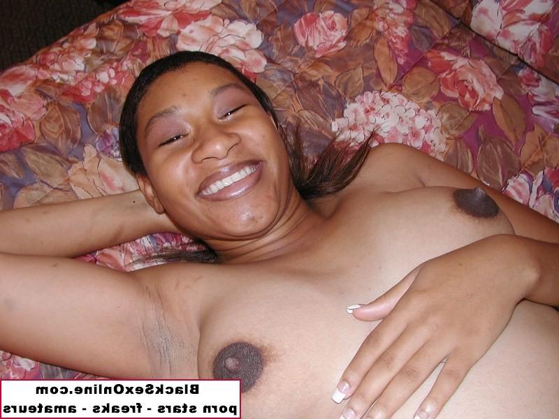 23P Pregnant black girl about to pop does a xxx photo shoot